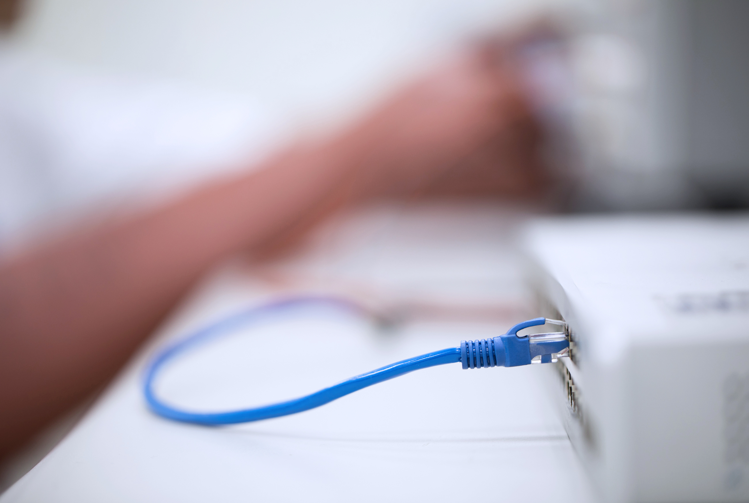 Webshop-Vielfalt trifft auf Expertenservice: Notstromsysteme und Stromlösungen von De Wit Elektronika DWE