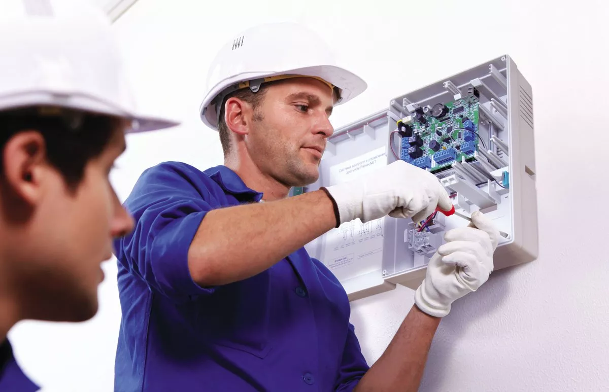 Warum die Prüfung ortsfester elektrischer Anlagen auch für kleine Betriebe wichtig ist